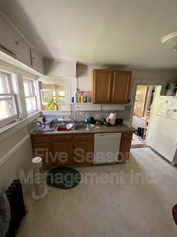 Burlington House: 406 North St - 406