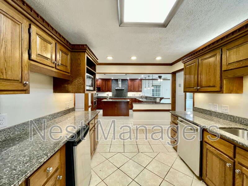 Fayetteville House: 5704 Kindley Dr