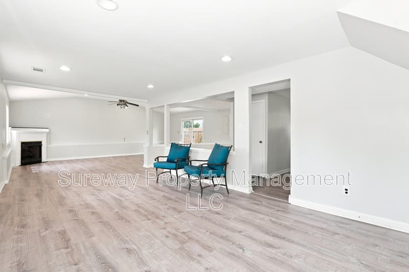 Somerdale House: 991 Sherbrook Circle