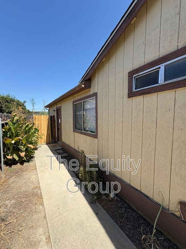 Visalia House: 244 East Prospect Avenue