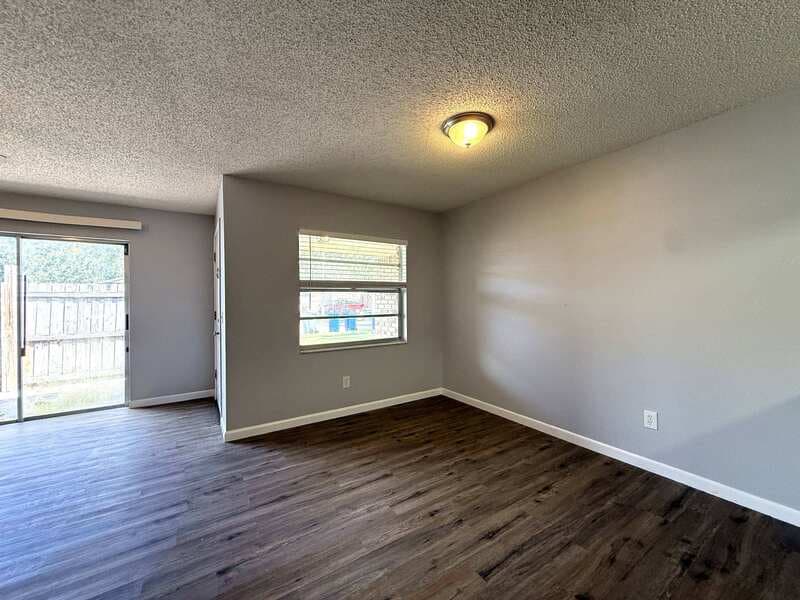 Brandon Condo: 3202 Bloomingdale Villas Court -3202