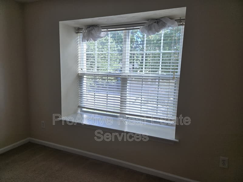Chesapeake Condo: 2008 Paramont Ave