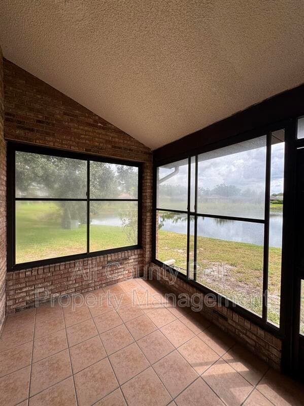 Lakeland Townhome: 542 Lake Carolyn Cir