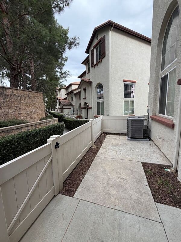 Murrieta House: 33770 Willow Haven