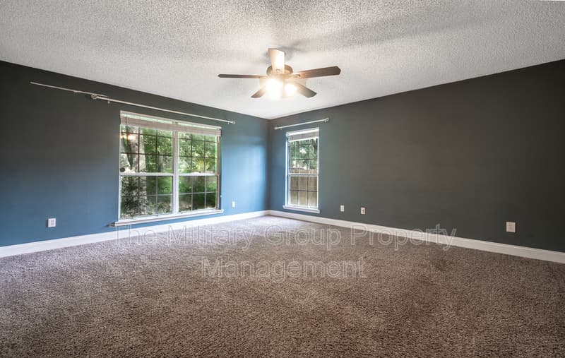 Jacksonville House: 12565 Long Lake Drive