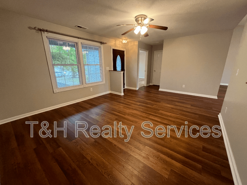 Mooresville House: 249 Pineview Drive