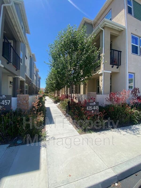 Lake Forest House: 437 Palermo