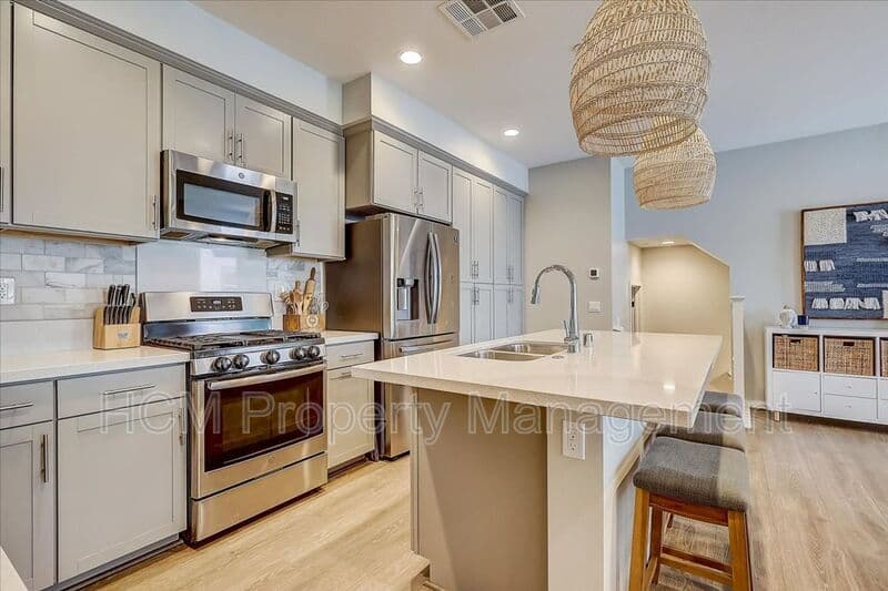 Lake Forest House: 303 Limestone