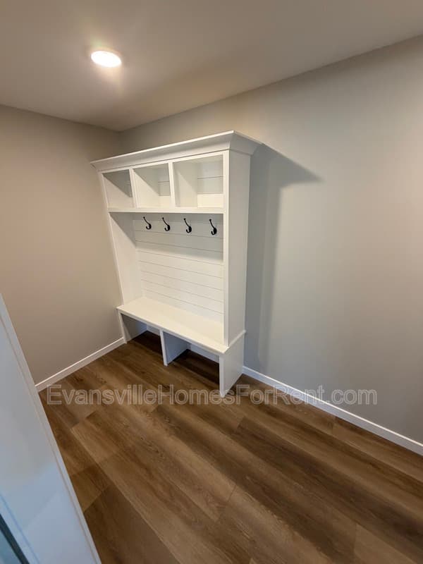 Evansville House: 12827 Halle Drive