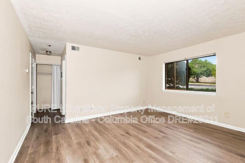 Columbia Condo: 1002 Old Manor Rd