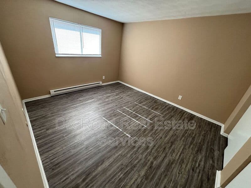 Trenton House: 410 Mars Rd