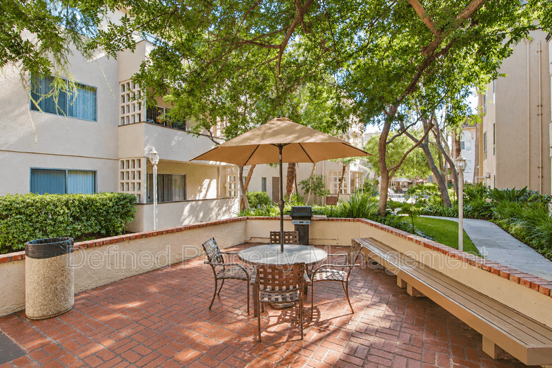 Sherman Oaks Condo: 4701 NATICK AVE