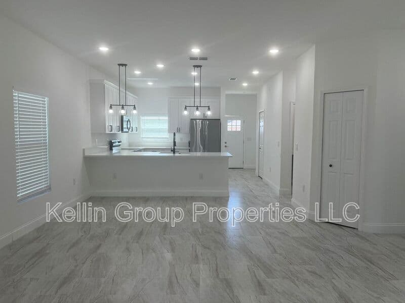 Winter Haven House: 2281 Whitley Ln