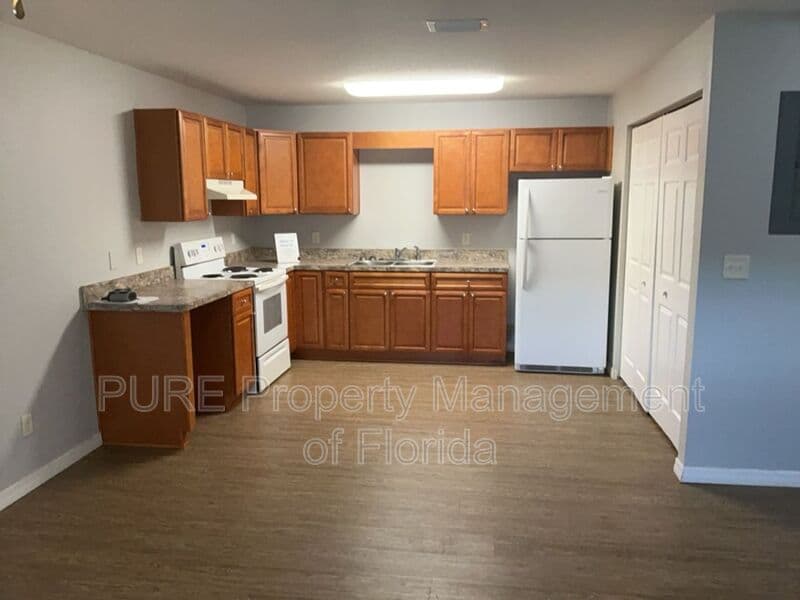 Ocala House: 3650 NE 41 Street