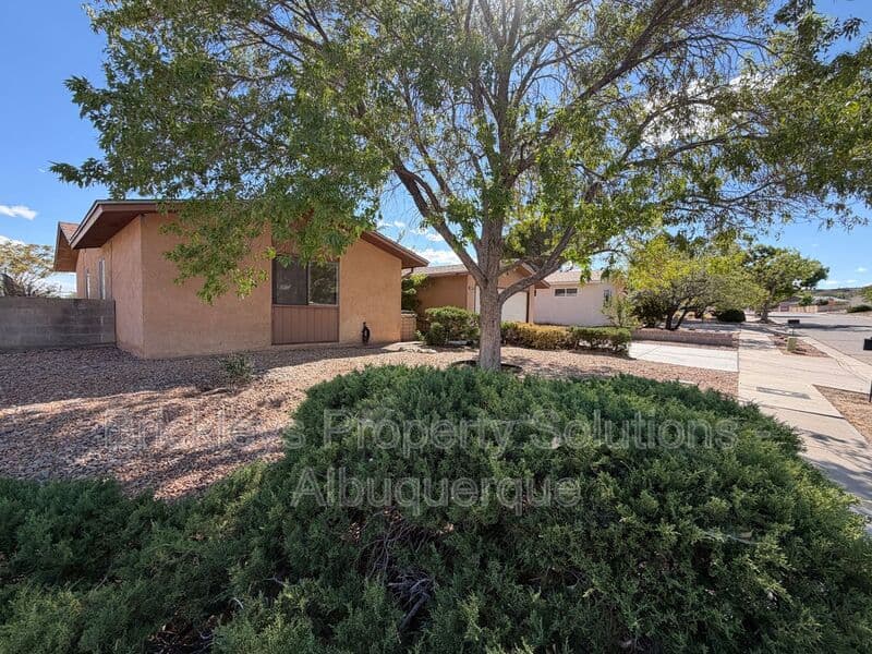 Albuquerque House: 5812 Brahma Dr NW