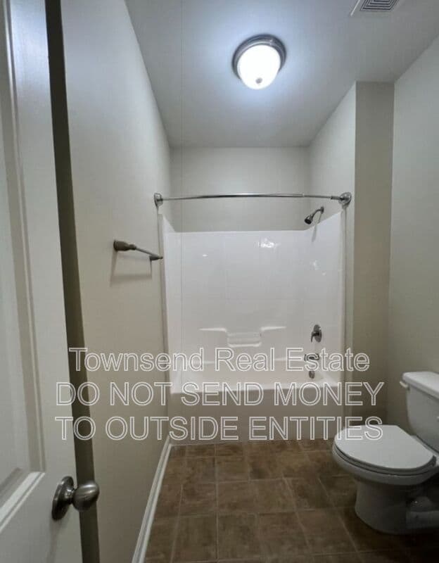 Fayetteville House: 6426 Burnside Place