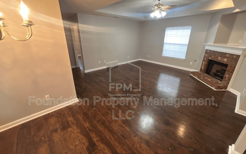 Memphis House: 9115 Cinderhill Cove West