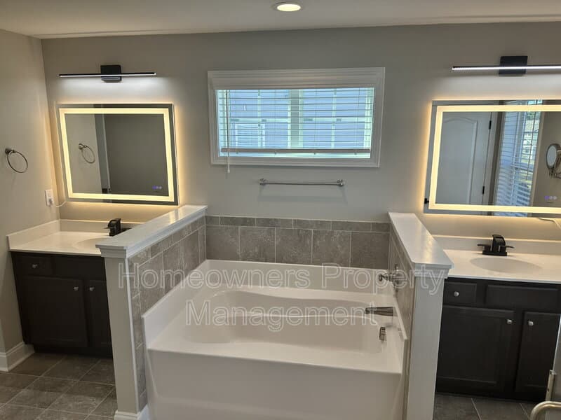 Raeford House: 143 Cromwell Court