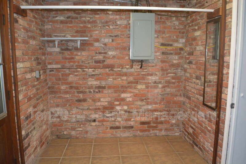 Columbus House: 1815 Marilon Dr