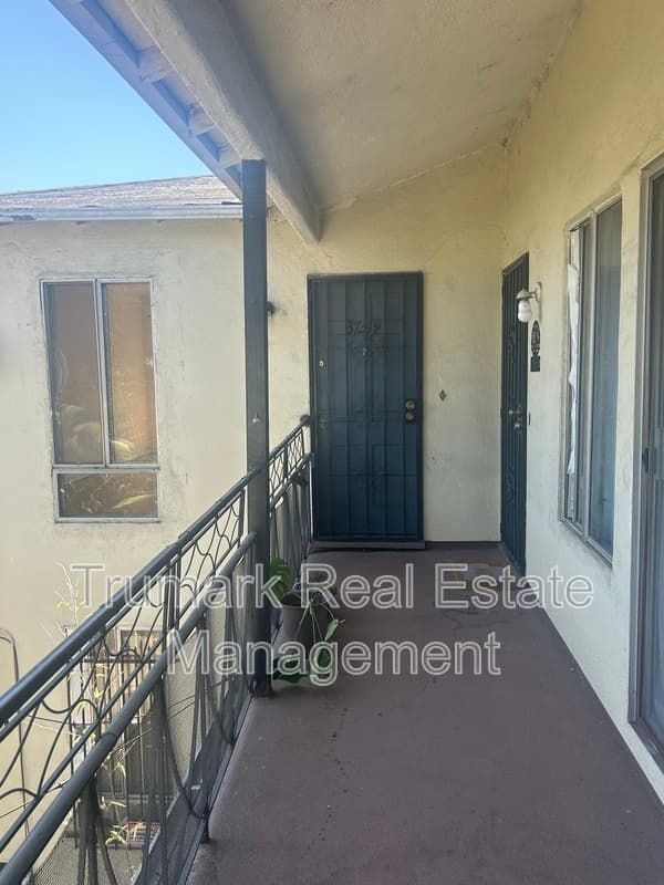 Los Feliz Condo: 3731 Los Feliz Blvd