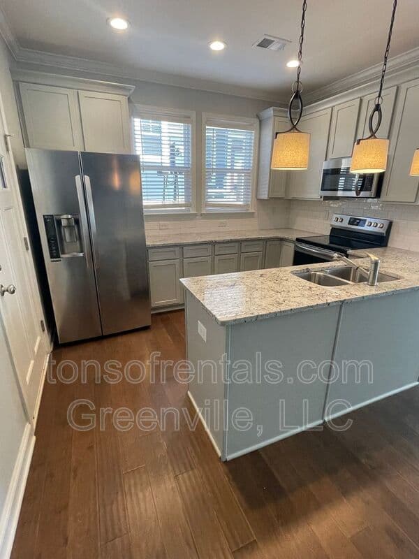 Greenville House: 536 Twin Lake Road