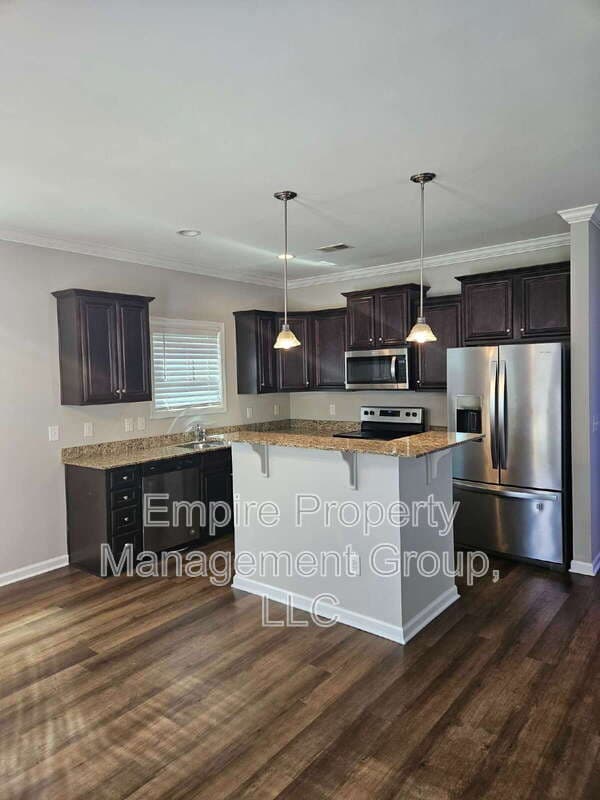 Columbia House: 21 Apple Tree Ct