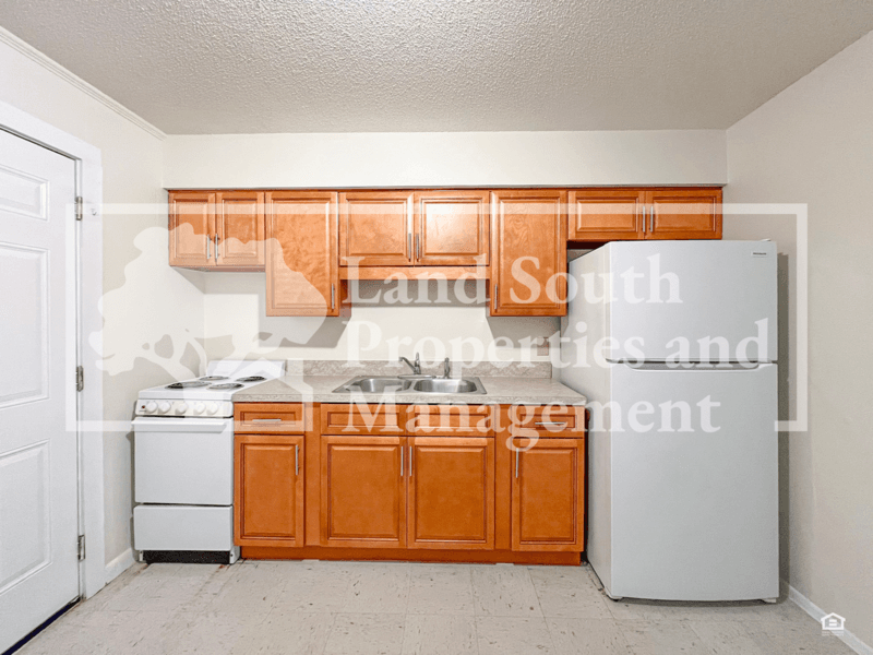 Lakeland House: 620 N. Lake Avenue