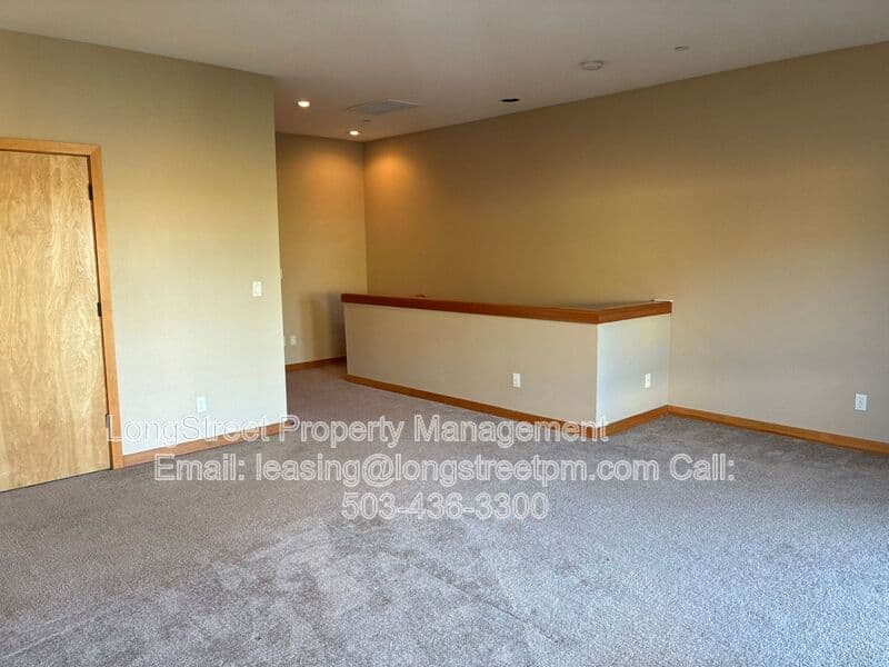 Portland Townhome: 5123 S Corbett Ave
