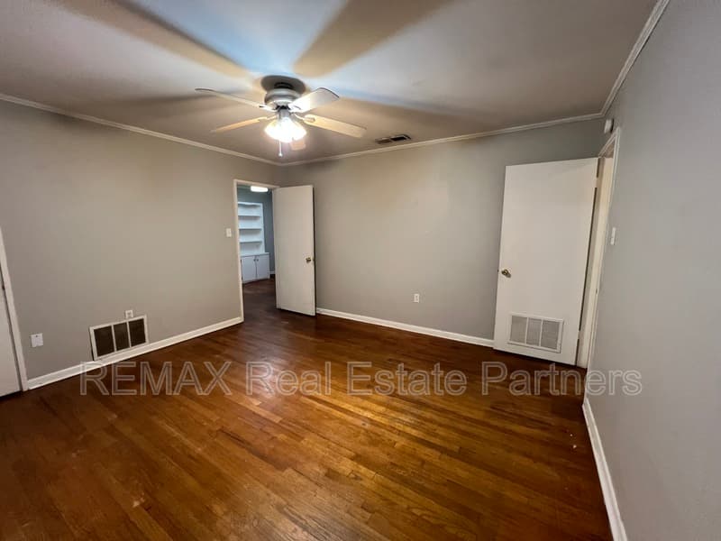 Hattiesburg House: 105 Rainbow Cir