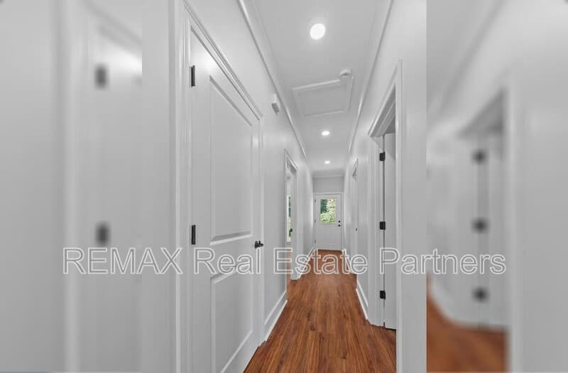 Sumrall House: 43 Dearman Rd