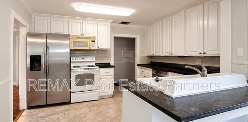 Hattiesburg House: 109 N 24th Ave