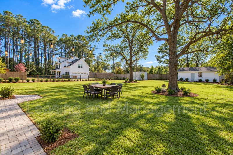 Charleston House: 823 Jordan Street