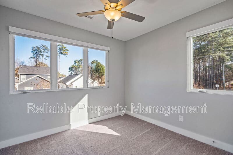 Clayton Townhome: 4 S Laird Drive