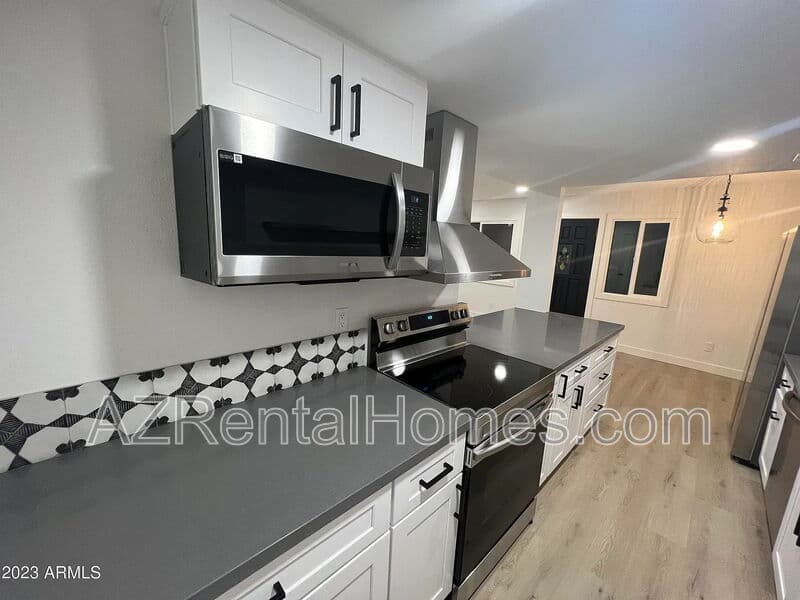 Mesa Townhome: 948 S Alma School Rd