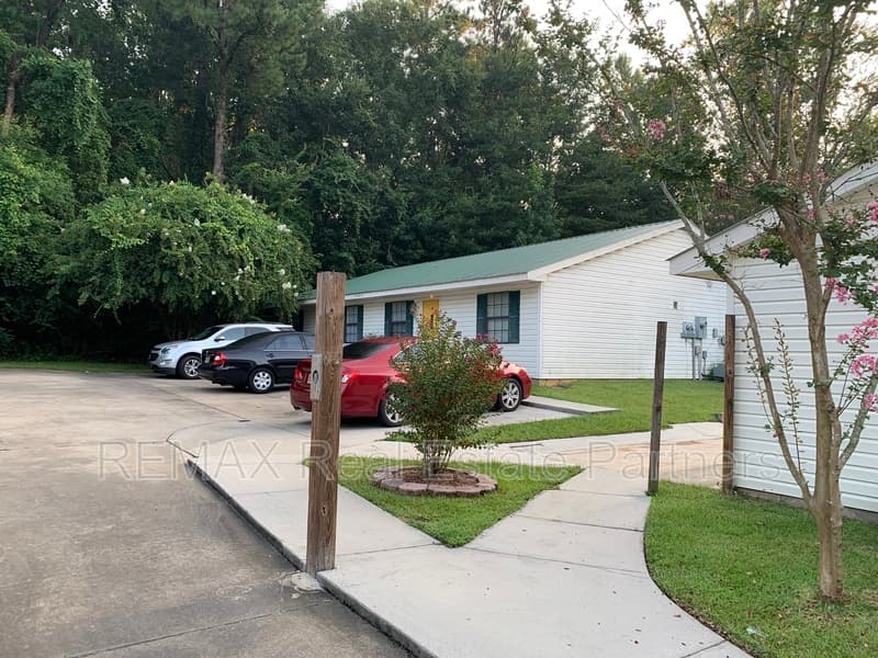 Hattiesburg Condo: 121 Lexington Dr
