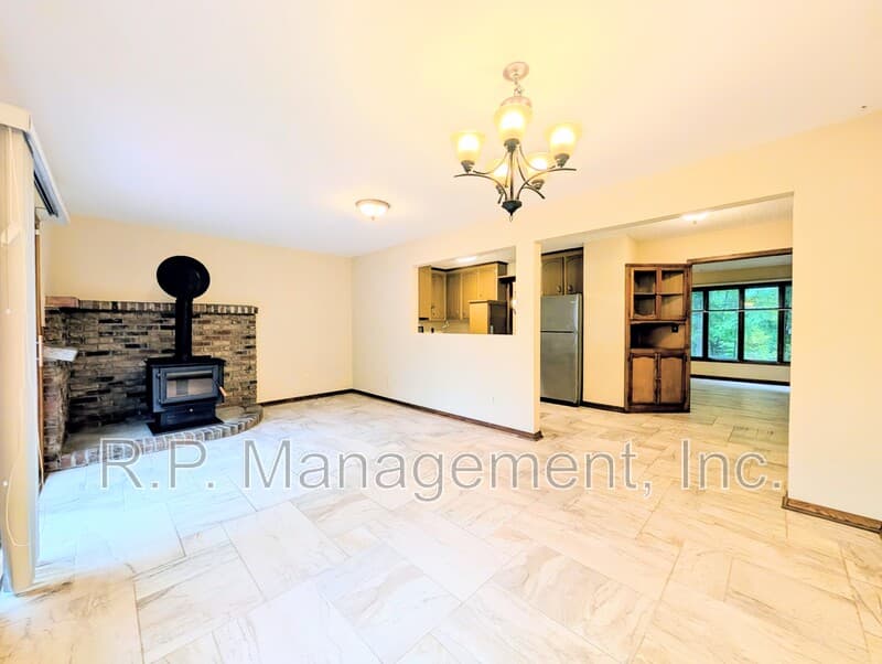 Scandia House: 15740 Pilar Rd N