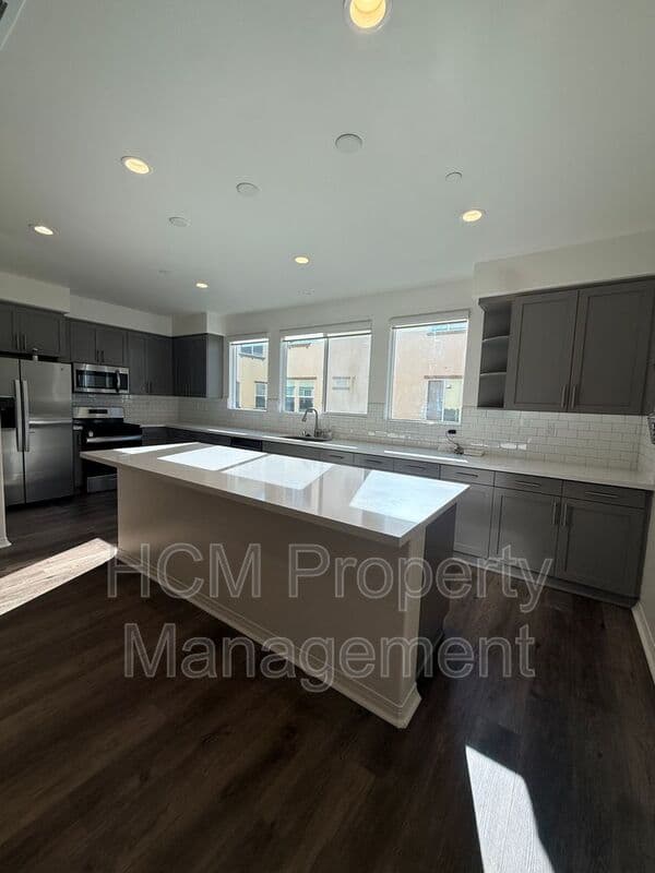 Santa Ana House: 120 S Pacific Ave