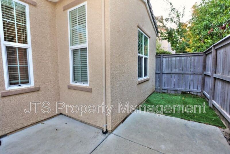 Orangevale House: 9041 Crescenda Lane