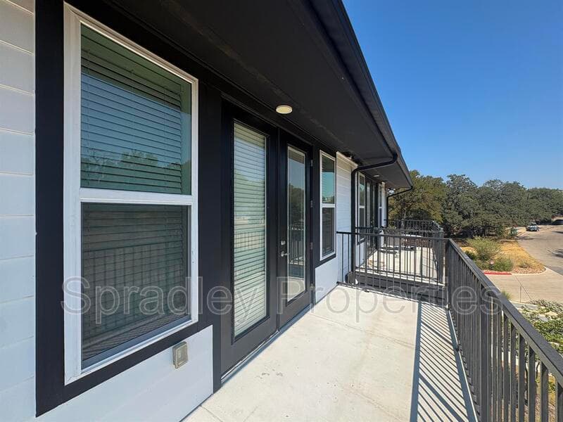 Belton Condo: 710 Shine St, Apt 1302