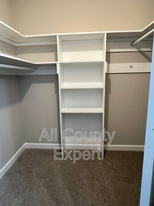 Dunwoody House: 2300 Fenhurst Pl