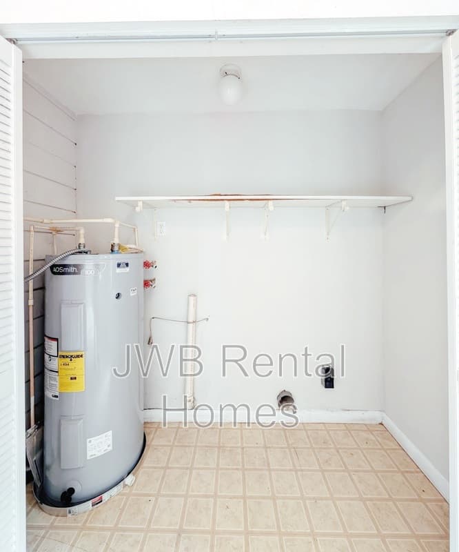 Jacksonville House: 1214 Kenmore St
