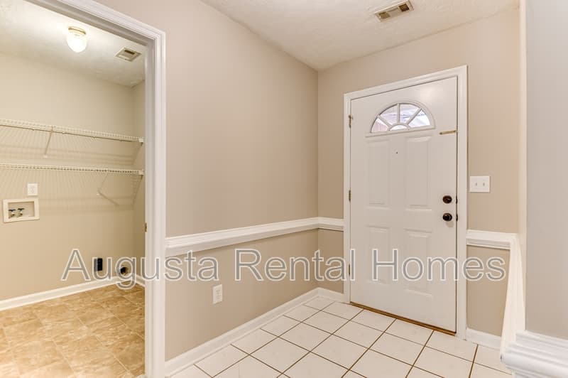 Grovetown House: 223 Taylor Circle