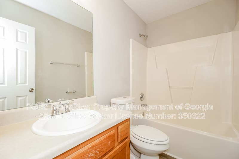 Douglasville House: 6811 Wood Gate Way