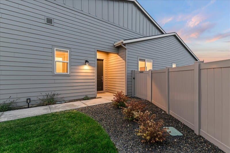 Star House: 2218 North Leatherwood Avenue
