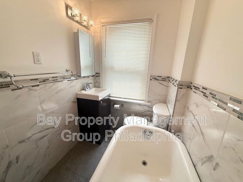 Collingdale House: 242 Pusey Ave