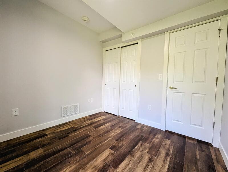 Pella Condo: 413 Jefferson Street - 23
