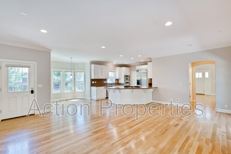 San Jose House: 1182 Curtiss Avenue