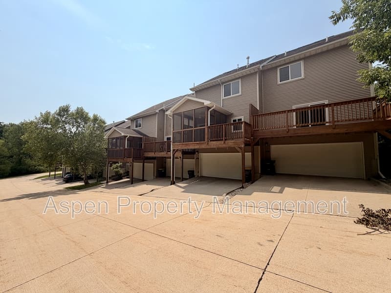 Iowa City Townhome: 922 Ryan Court
