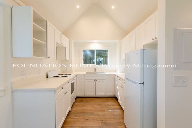 Mill Valley House: 20 Hamilton Ln.