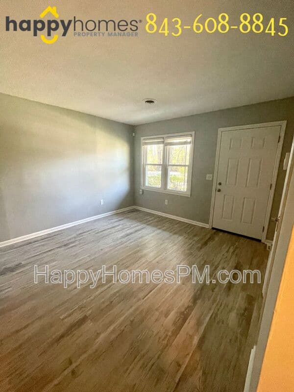 Charleston House: 1559 Brookbank Avenue